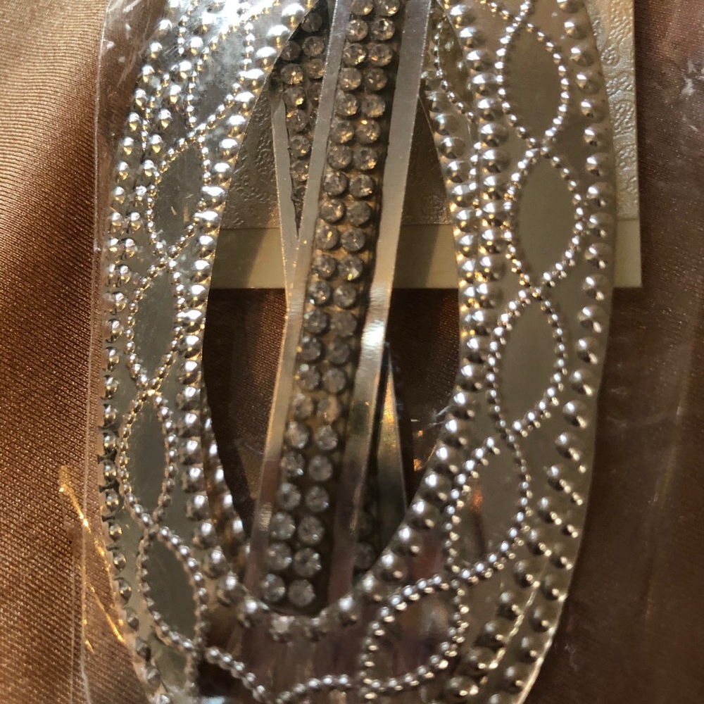 Earrings - Picture 4 of 6